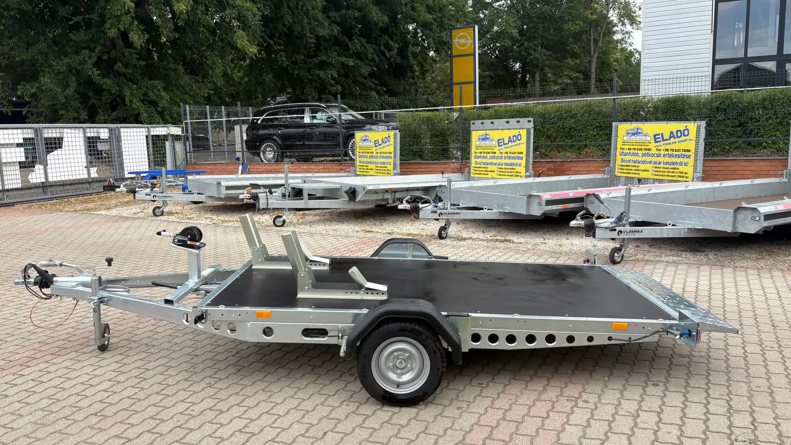 ALFA-B 23016MP.130SC egytengelyes, 3,0×1,6m méretű, 1300kg, fékezett, mellsőkerekes, uniplatós, síkplatós, süllyeszthető utánfutó
