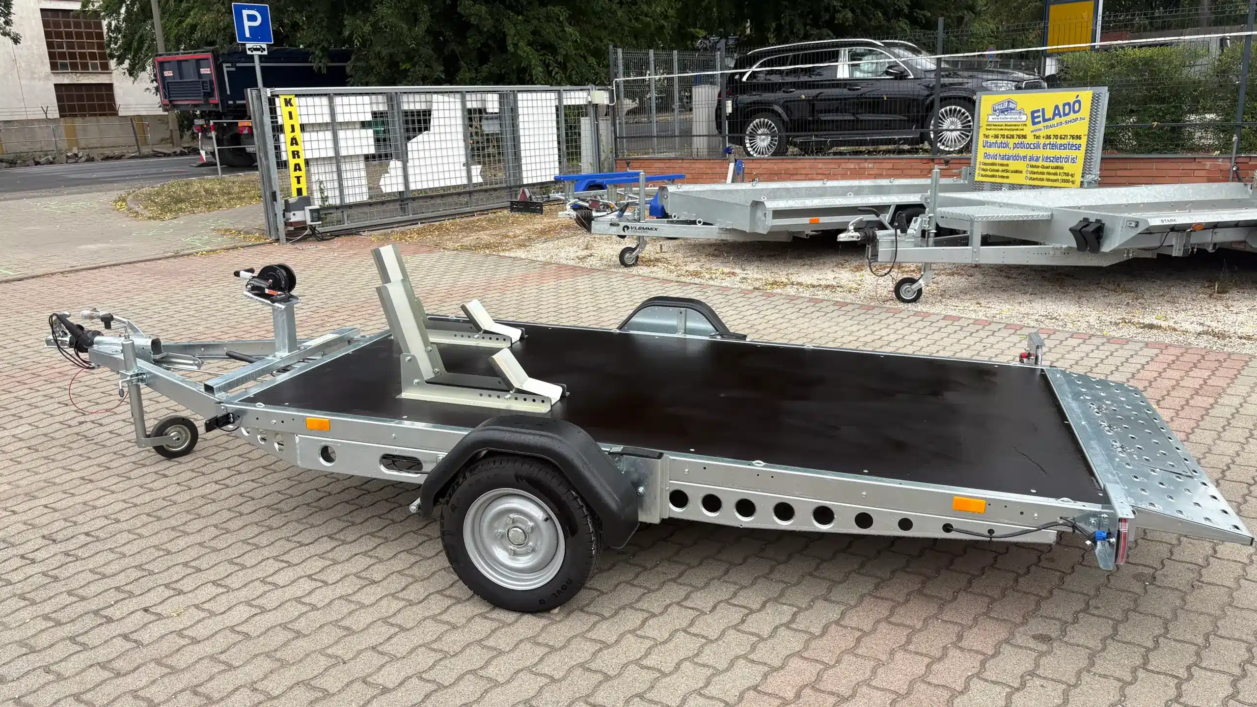 ALFA-B 23016MP.130SC egytengelyes, 3,0×1,6m méretű, 1300kg, fékezett, mellsőkerekes, uniplatós, síkplatós, süllyeszthető utánfutó