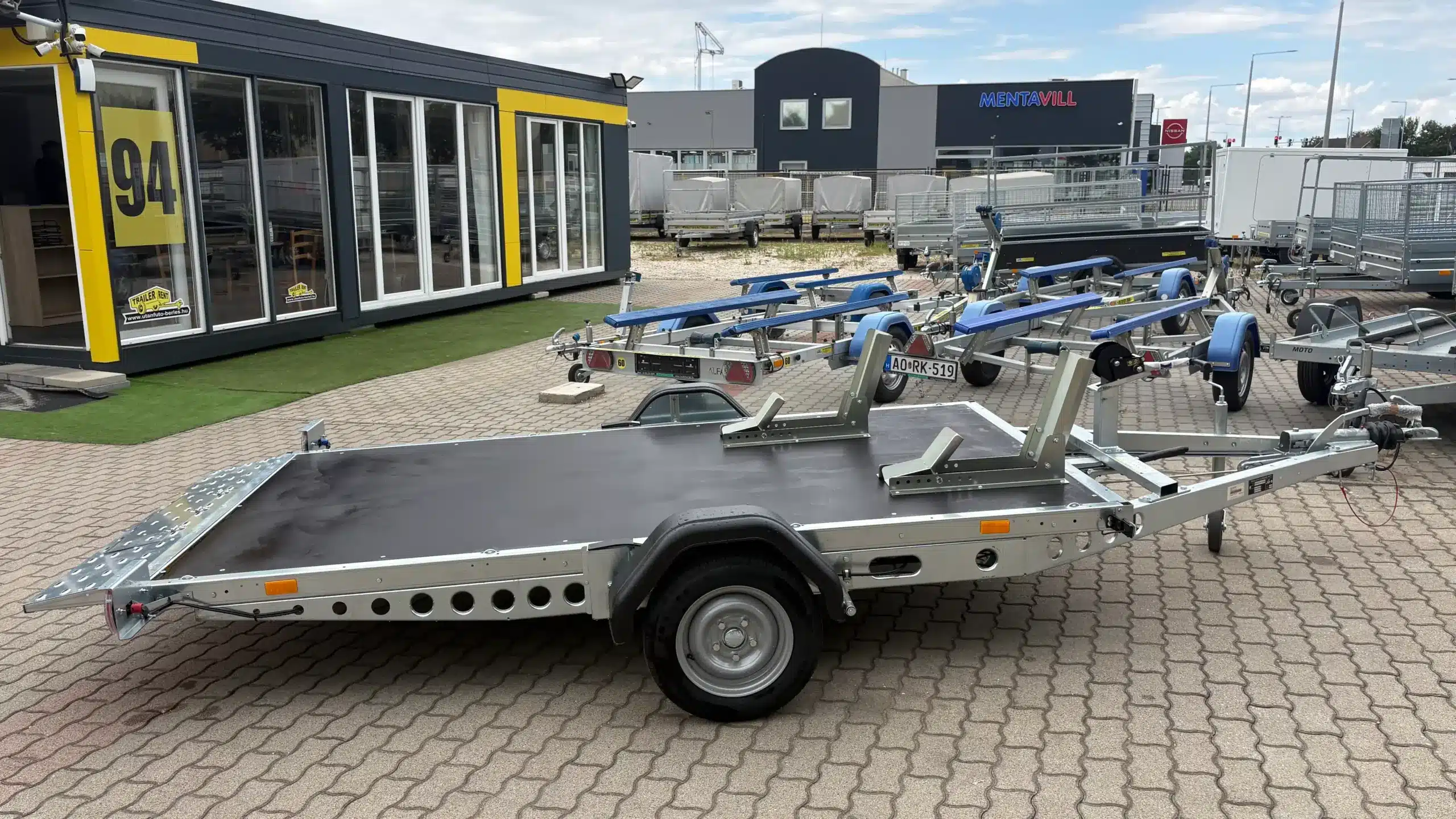 ALFA-B 23016MP.130SC egytengelyes, 3,0×1,6m méretű, 1300kg, fékezett, mellsőkerekes, uniplatós, síkplatós, süllyeszthető utánfutó